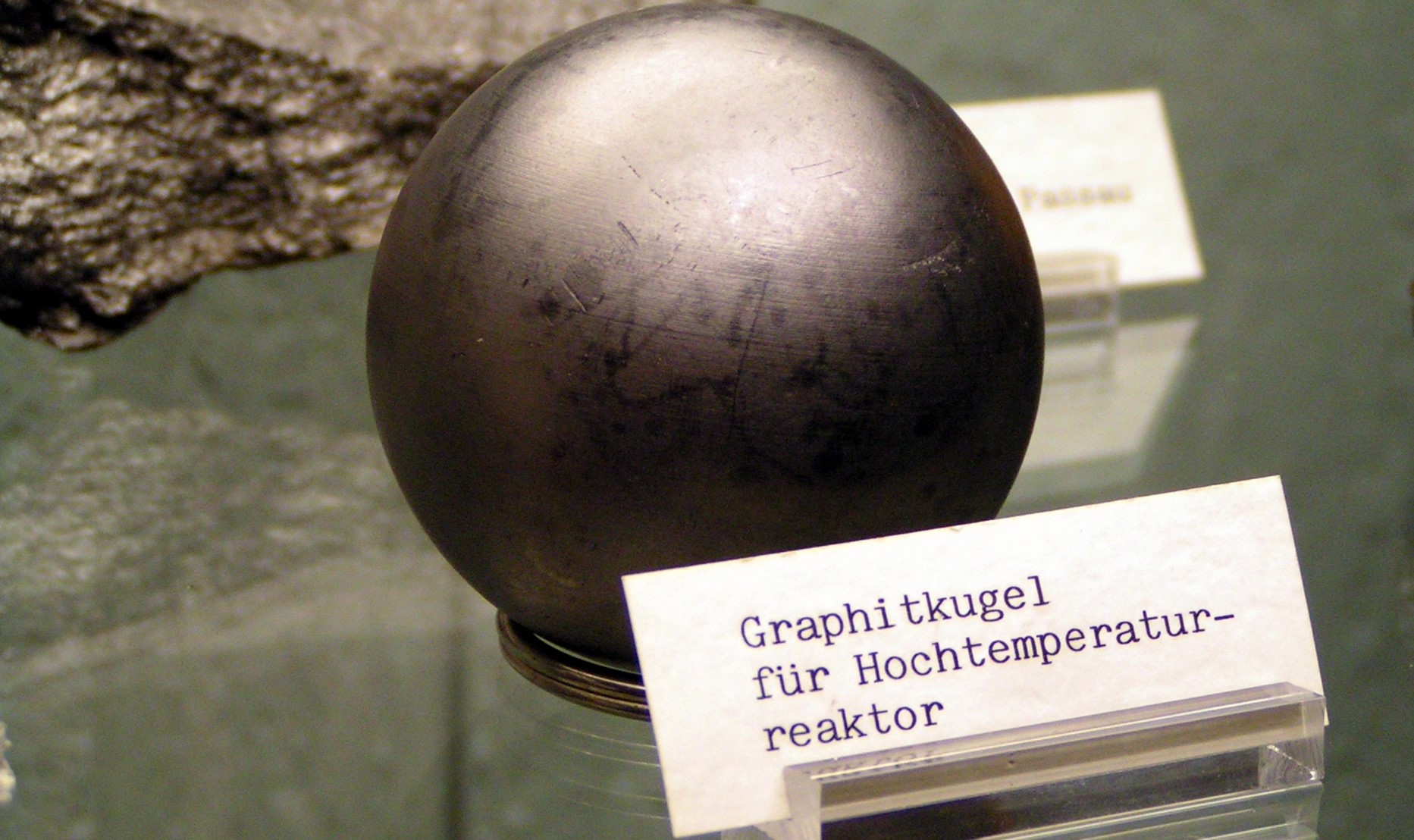 Graphite ball